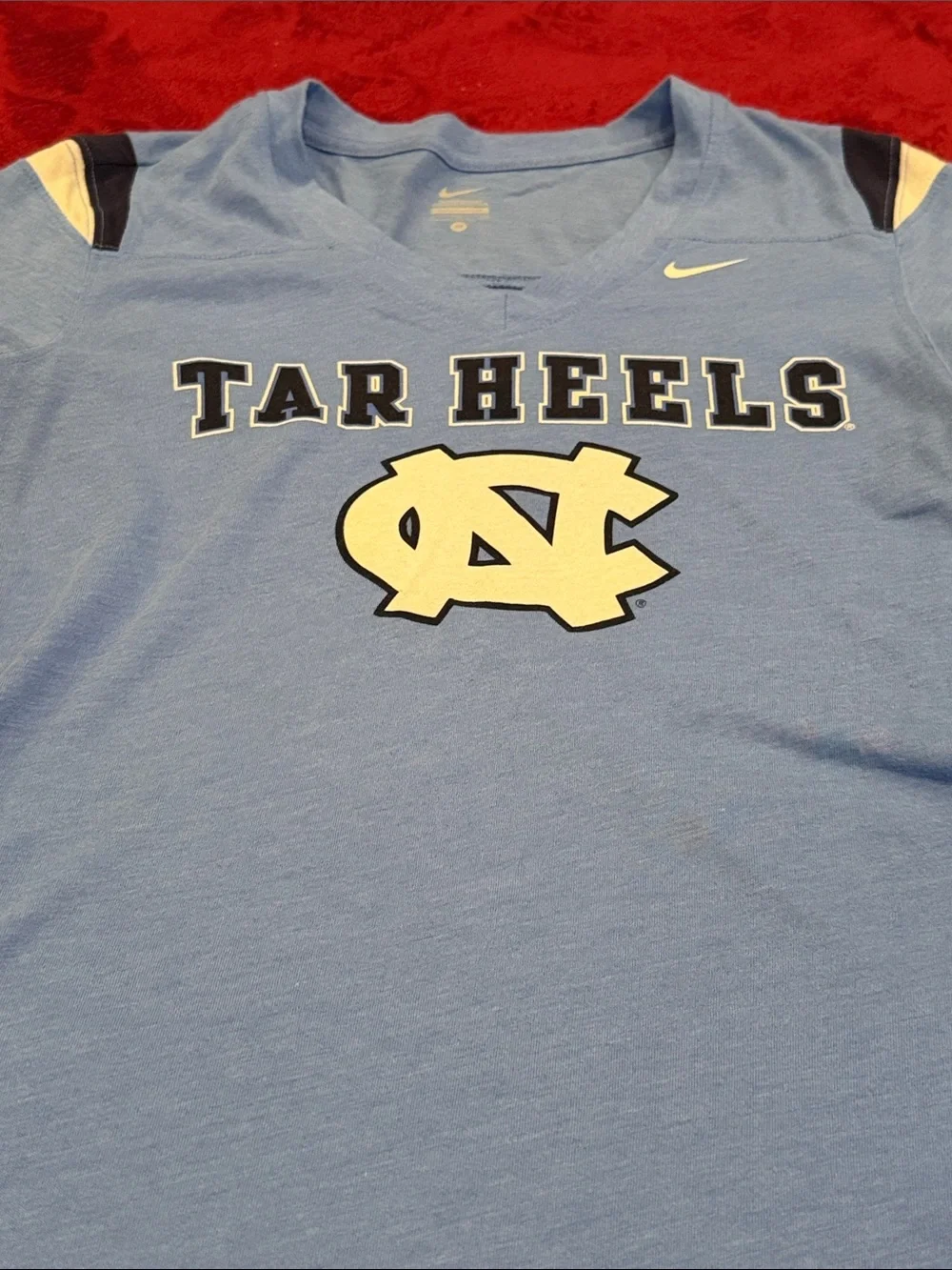 Nike Medium Sport UNC at Chapel Hill College Apparel Tee Tar Heels V‑Neck Womens